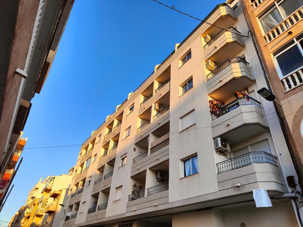 Salty Apartment Торевиеха Екстериор снимка